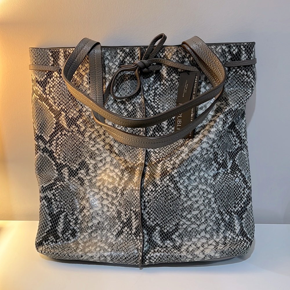 Banana Republic leather shoulder bag